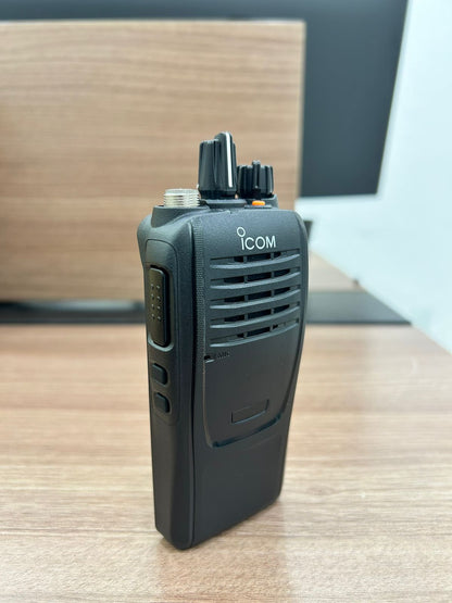 IC-F1100D | VHF Rádio Portátil | Preto
