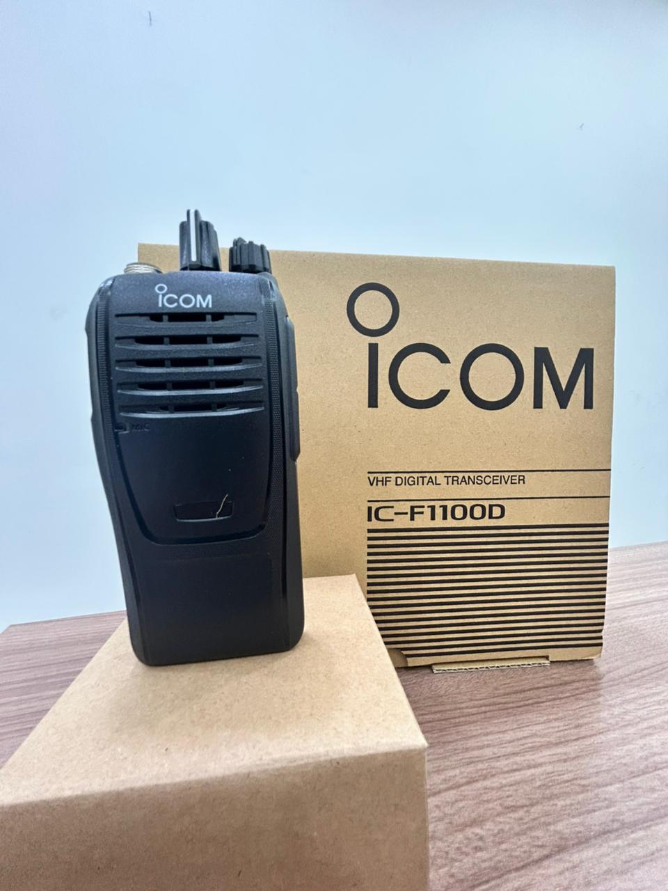 IC-F1100D | VHF Rádio Portátil | Preto