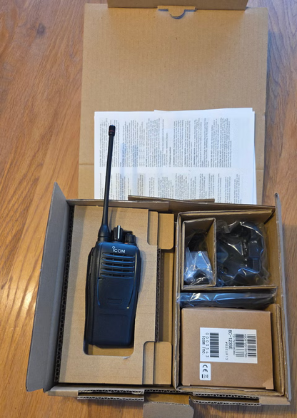 IC-F2100D | Rádio UHF Preto Icom F2100D